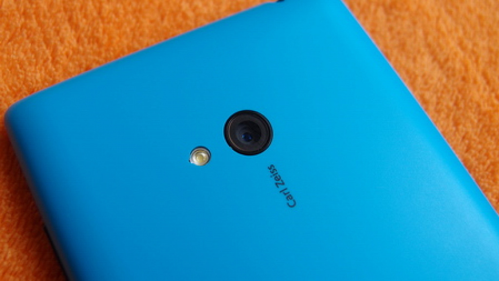 Nokia Lumia 720 vs. 820