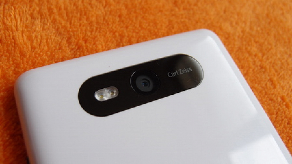 Nokia Lumia 720 vs. 820