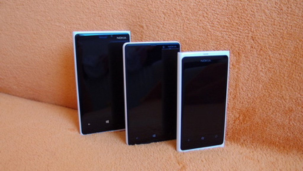 Nokia Lumia 800 vs. 820 vs. 920