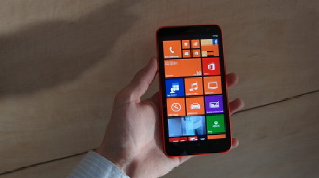 Nokia Lumia 1320 vs. 1520