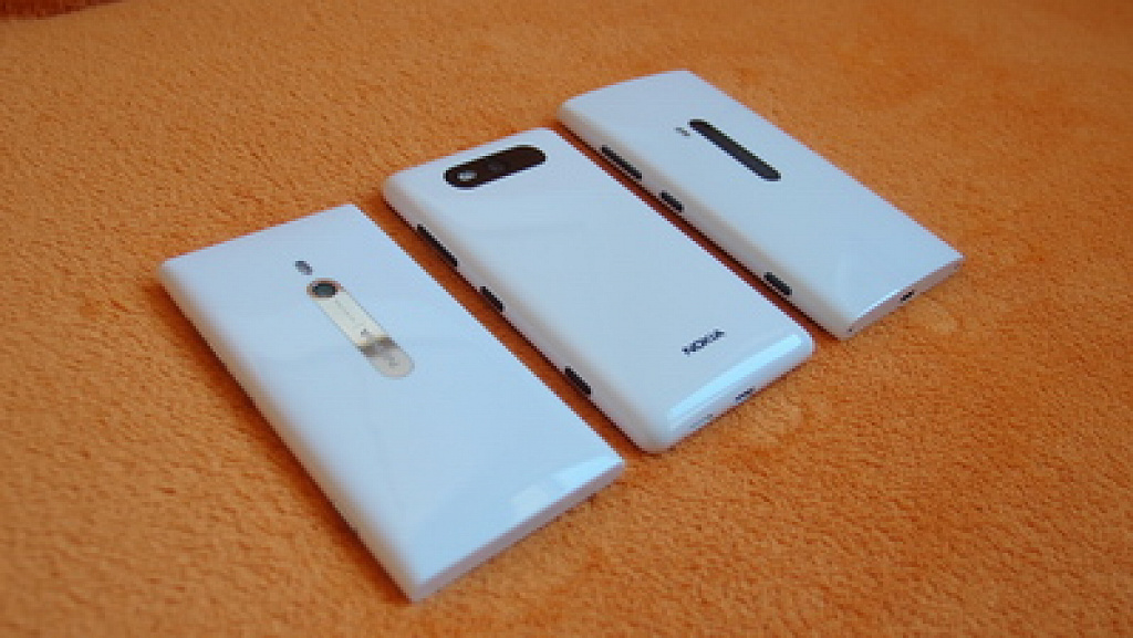 Nokia Lumia 800 vs. 820 vs. 920