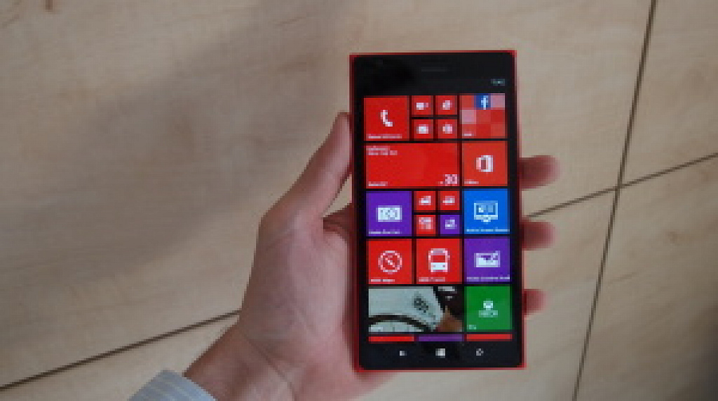 Nokia Lumia 1320 vs. 1520