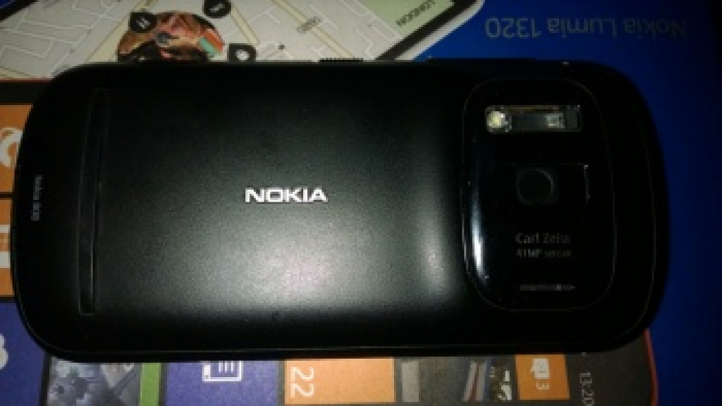 Nokia Lumia 1320 vs. 1520