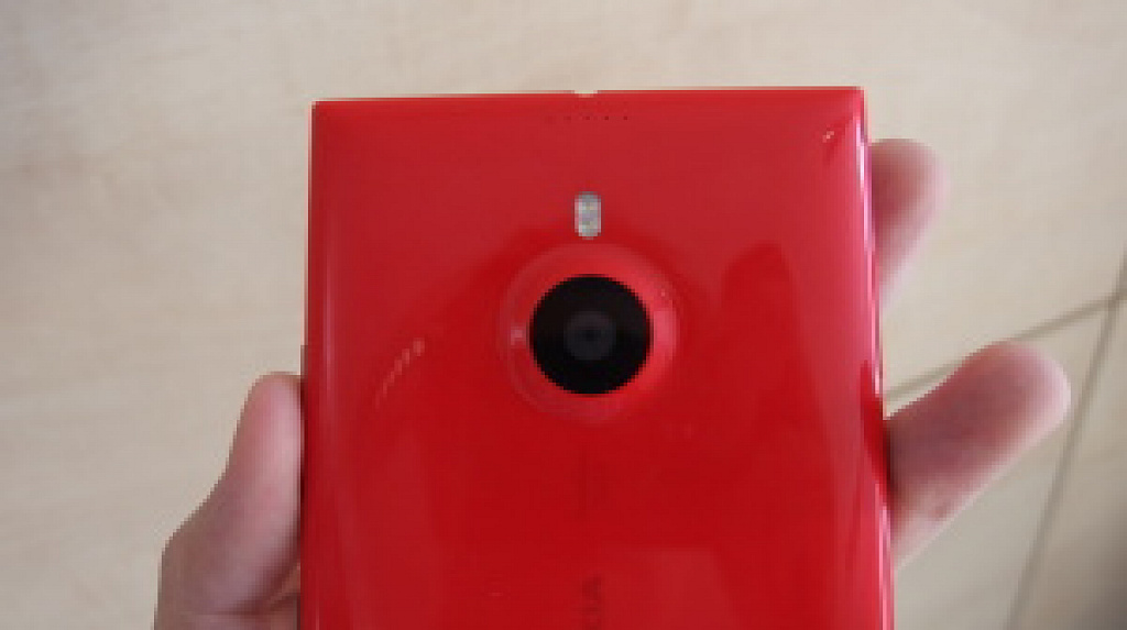 Nokia Lumia 1320 vs. 1520