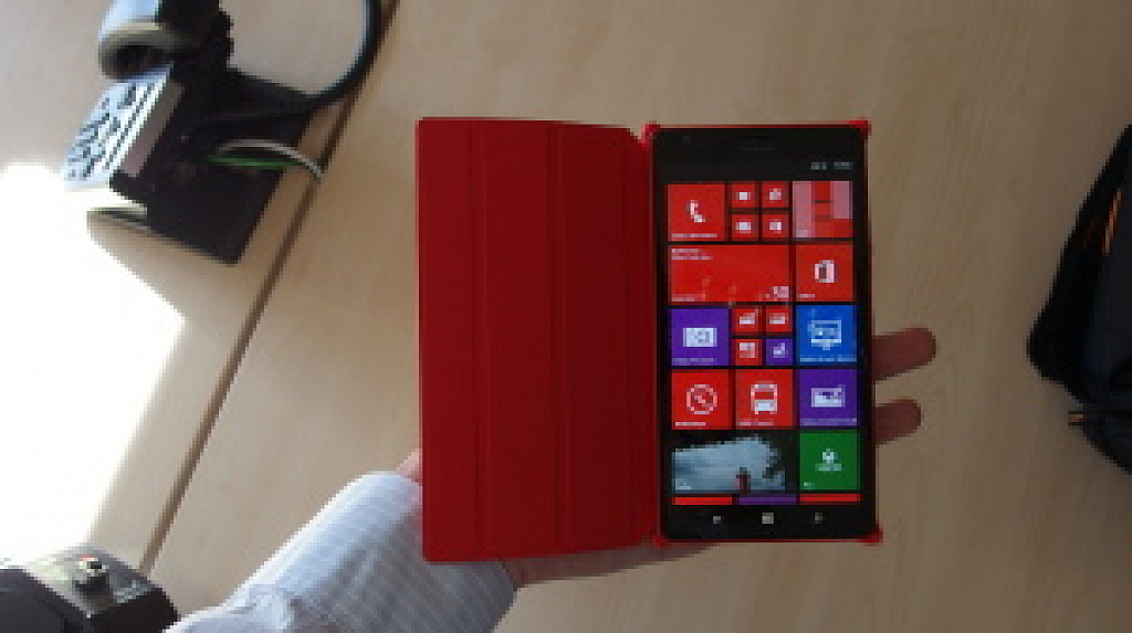 Nokia Lumia 1320 vs. 1520