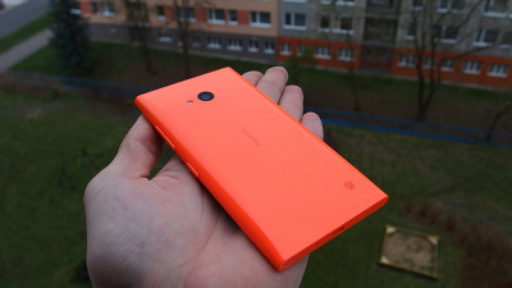 Nokia Lumia 735