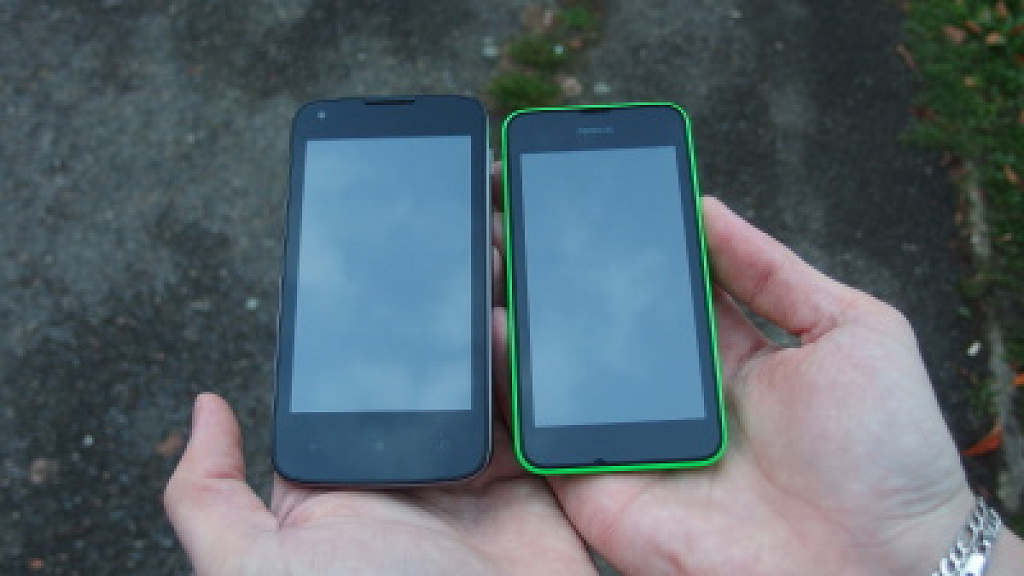 Prestigio MultiPhone 8400 Duo vs. Nokia Lumia 530 Dual