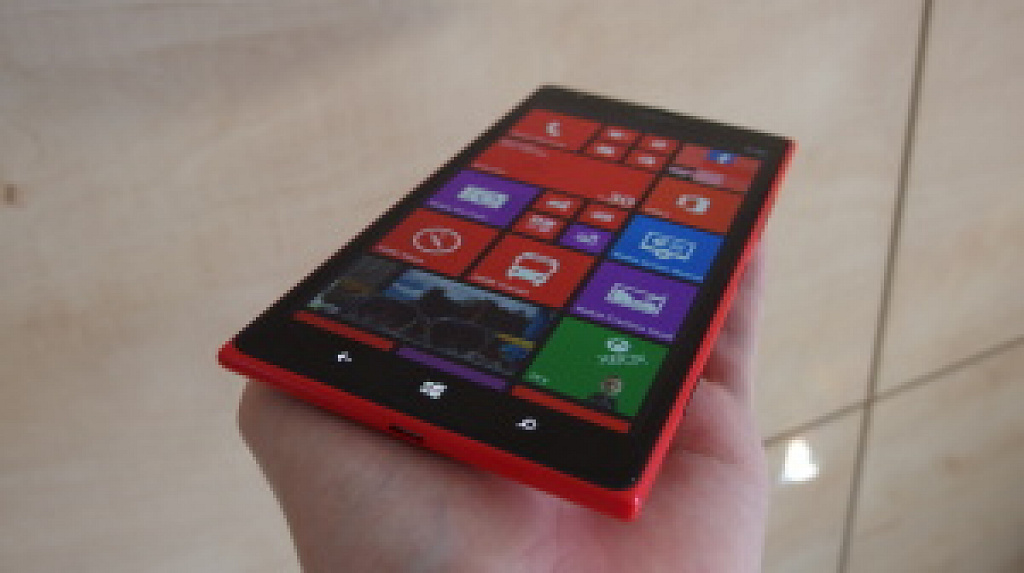 Nokia Lumia 1320 vs. 1520