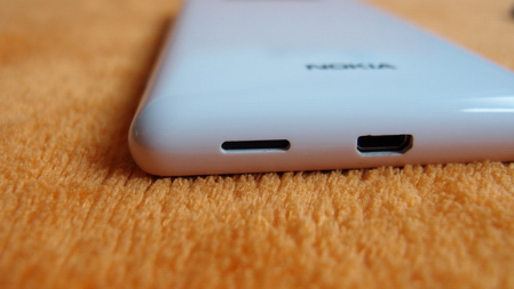 Nokia Lumia 720 vs. 820