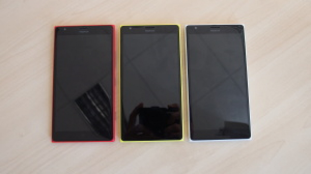 Nokia Lumia 1320 vs. 1520