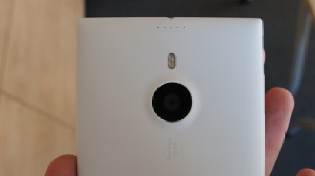 Nokia Lumia 1320 vs. 1520