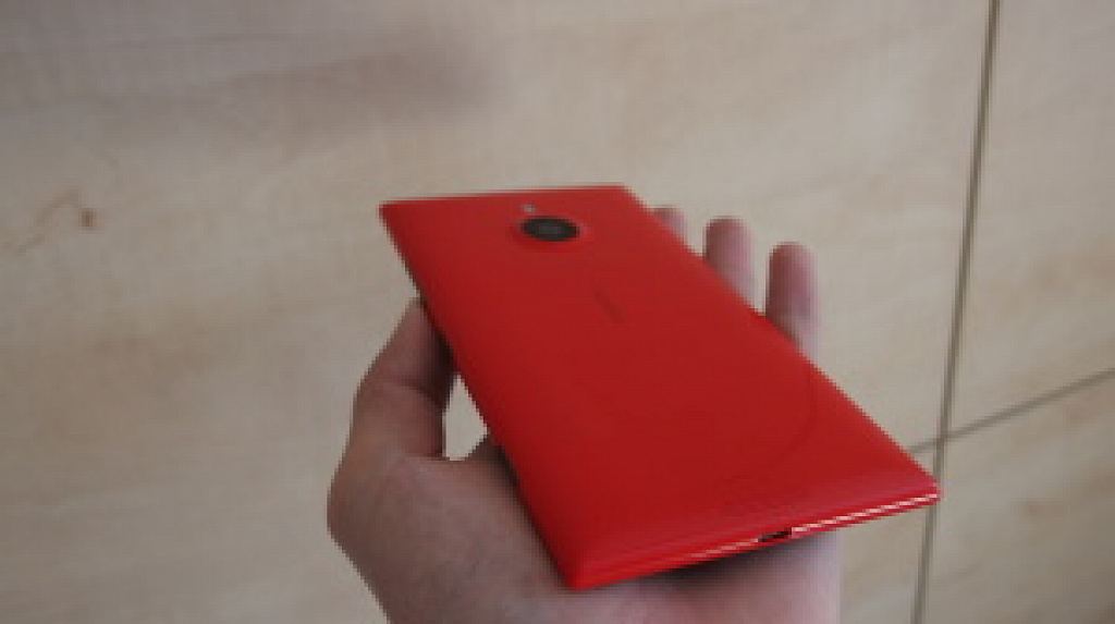 Nokia Lumia 1320 vs. 1520
