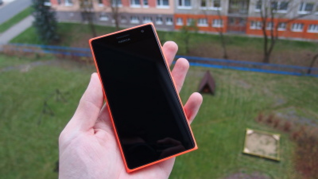 Nokia Lumia 735