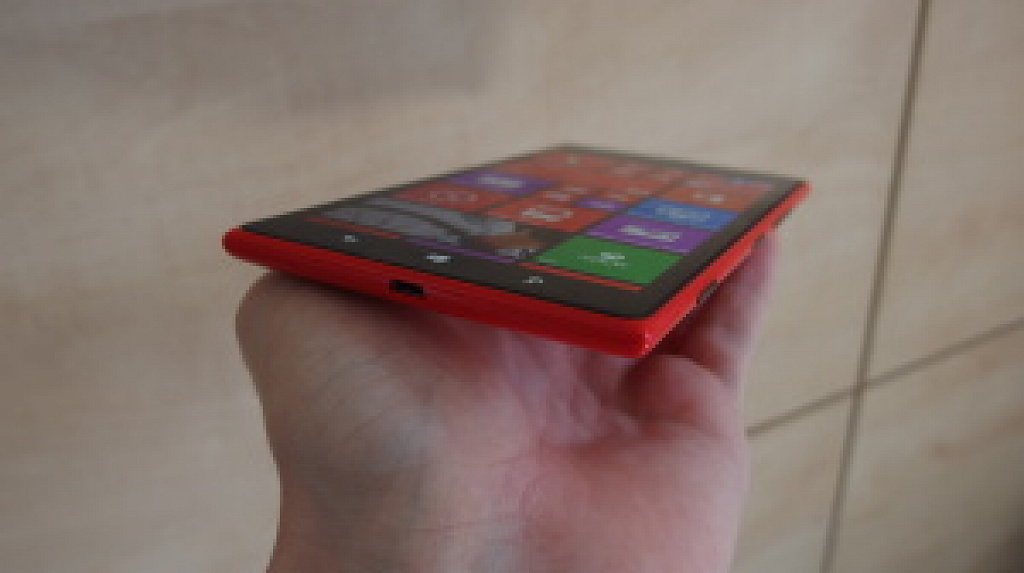 Nokia Lumia 1320 vs. 1520