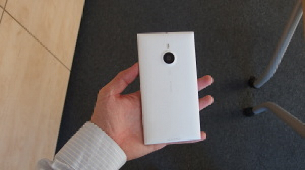 Nokia Lumia 1320 vs. 1520